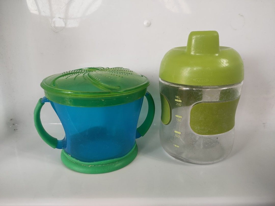 Oxotot sippy cup and munchkin snack keeper (Category: Weaning & Toddler Feeding) located in Quezon City. Submitted by bundleofourlove (Listing ID 1235938872, Image 1). Description: 300 both green set munchkin snack keeper oxotot sippy cup shoppee check out.