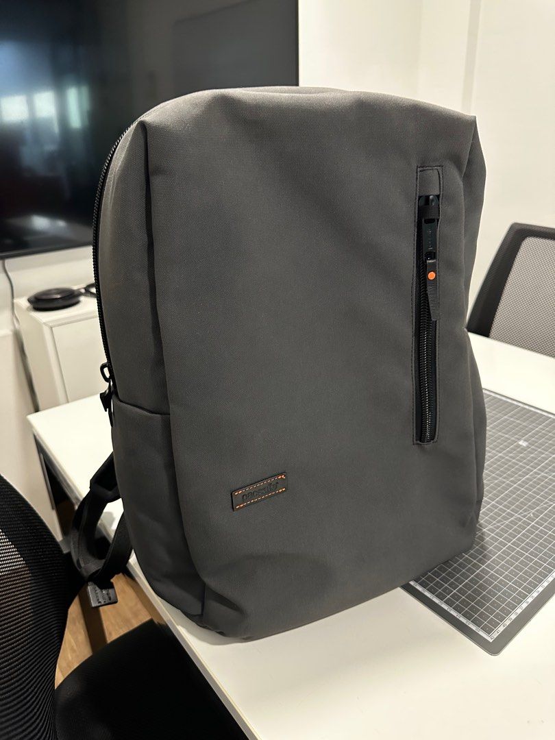 Unbox therapy best sale x pacsafe 25l