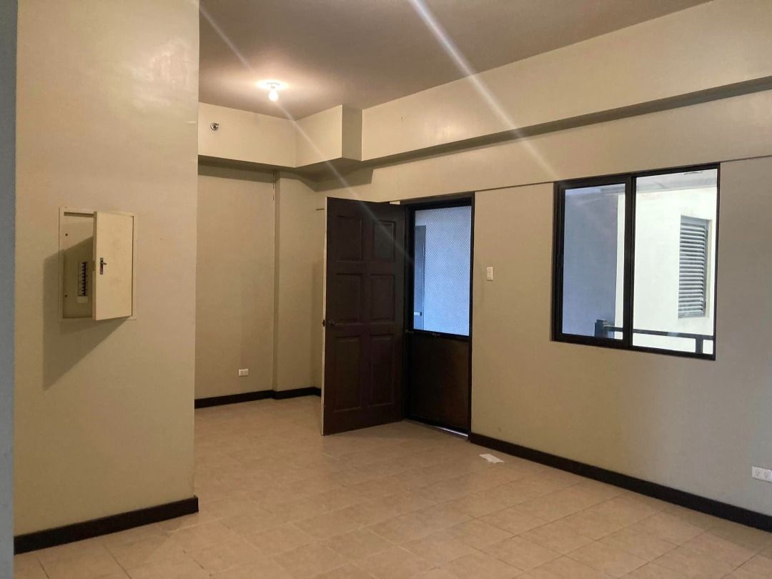 Raya Garden Penthouse Unit (Category: Apartments & Condos) located in Taguig. Submitted by lesrealtor_servantsoulrealty (Listing ID 1235889120, Image 2). Description: Penthouse Big Tandem Unit with High Ceiling 117sqm 2BR plus Maid's Room with 2 Parking Spaces Clean Title CGT Included 17M negotiable.