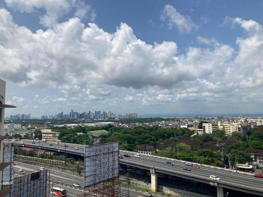 Raya Garden Penthouse Unit (Category: Apartments & Condos) located in Taguig. Submitted by lesrealtor_servantsoulrealty (Listing ID 1235889120, Image 1). Description: Penthouse Big Tandem Unit with High Ceiling 117sqm 2BR plus Maid's Room with 2 Parking Spaces Clean Title CGT Included 17M negotiable.
