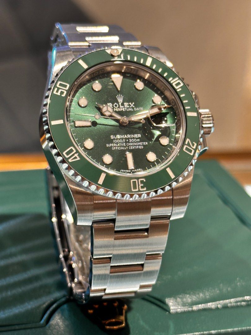 Rolex submariner Date Hulk 116610LV 2016 Green Ceramic Bezel Green