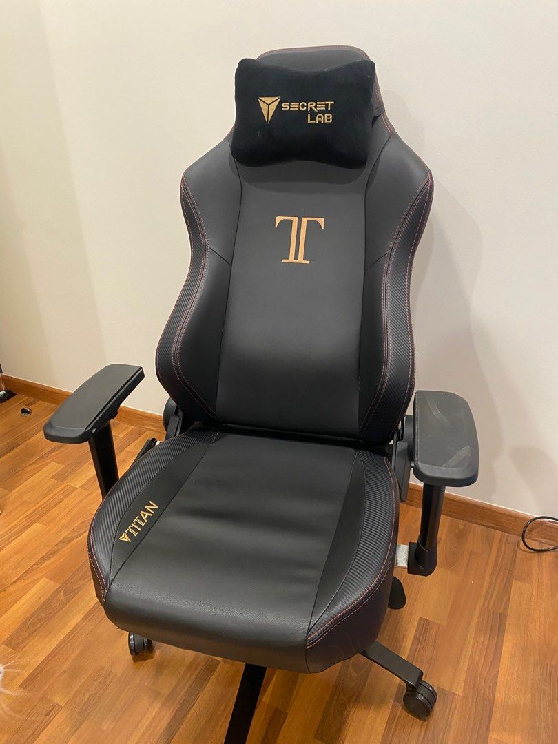 Titan best sale gaming chair