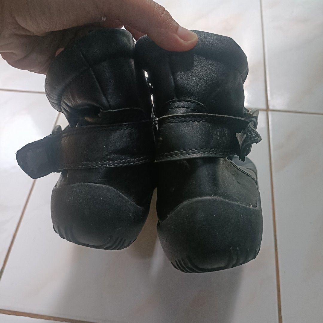 SEPATU BOOTS KULIT, Fesyen Wanita, Sepatu di Carousell