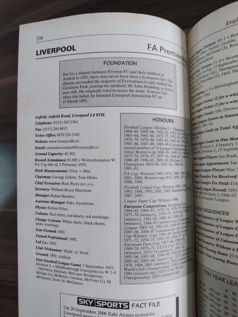 Sky Sports Football Yearbook 20072008, Hobbies & Toys, Books