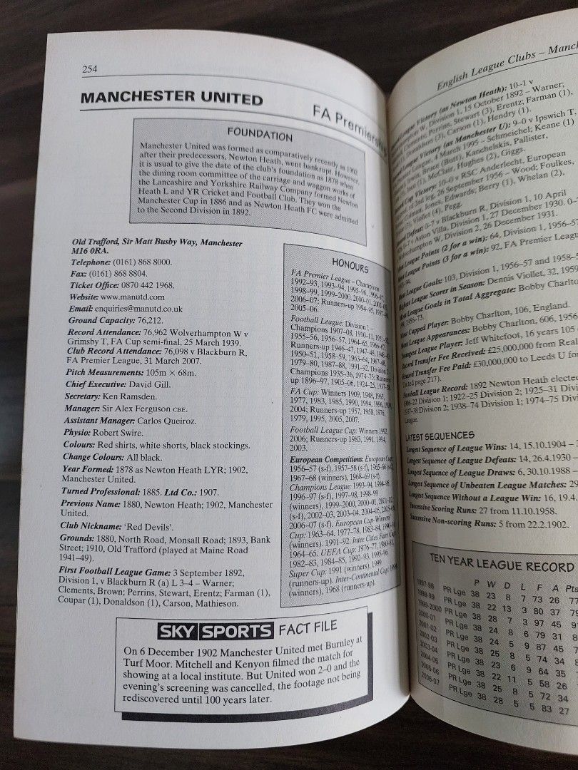 Sky Sports Football Yearbook 20072008, Hobbies & Toys, Books