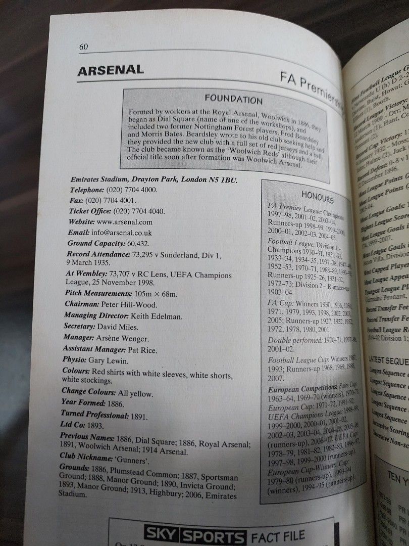 Sky Sports Football Yearbook 20072008, Hobbies & Toys, Books