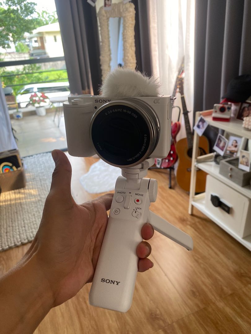 Sony ZVE10 with tripod, Photography, Cameras on Carousell