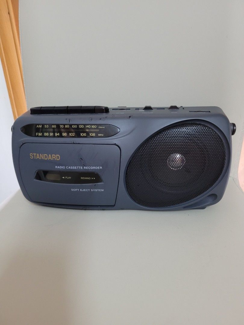 STANDARD 手提式磁帶機+收音機，AM/FM RADIO CASSETTE RECORDER 全部功能正常 All functions