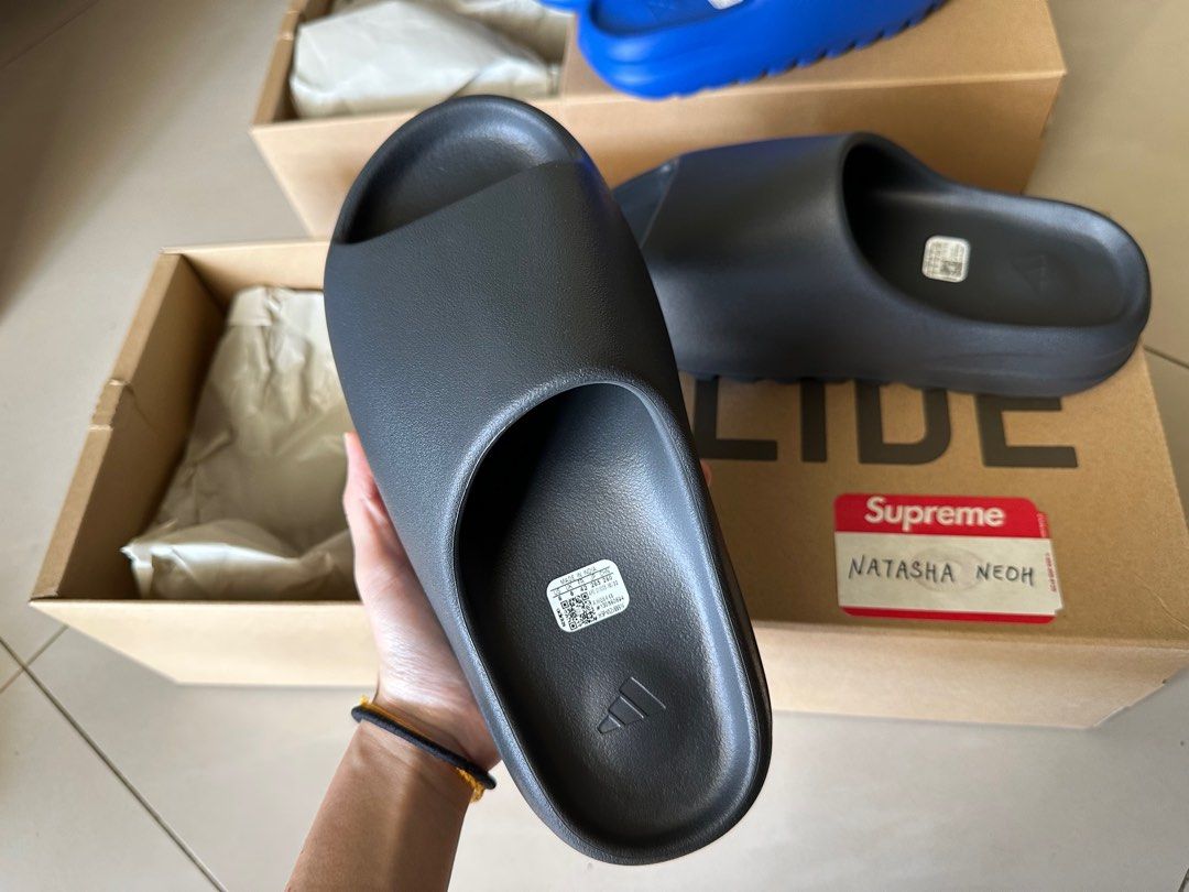 Yeezy shop slides supreme