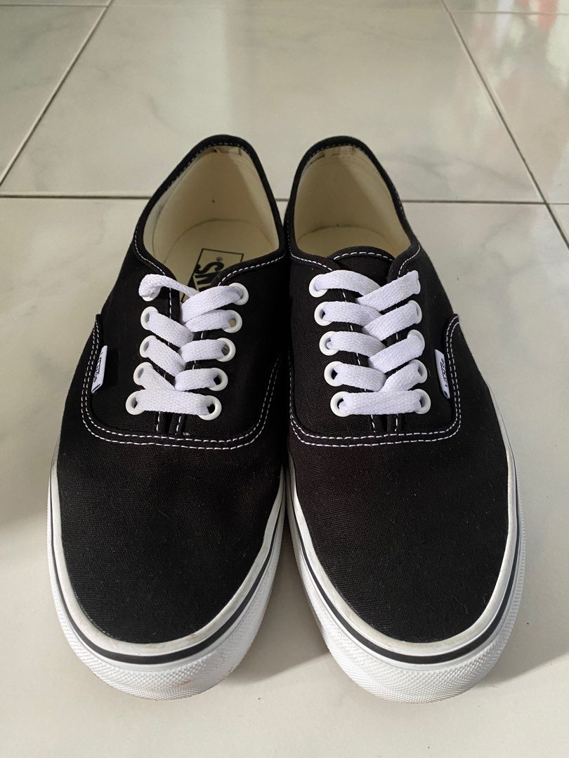 sepatu vans black white