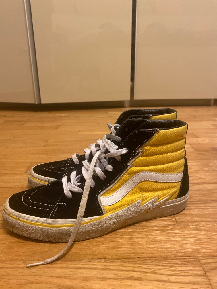 Vans old skool sale with yellow laces
