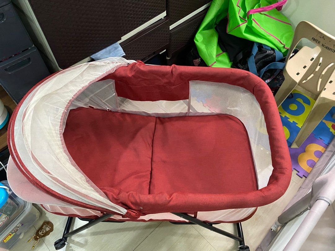 Red sales baby bassinet