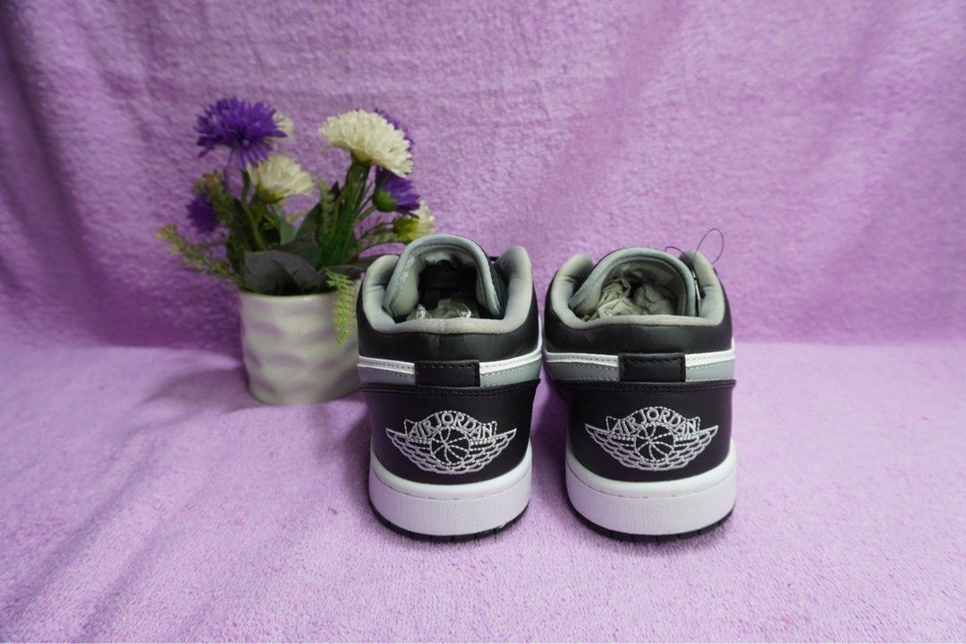 313. Nike Air Jordan 1 Low Black Medium Grey 553558-040 Size 42.5 Insole 27  cm Made in Vietnam