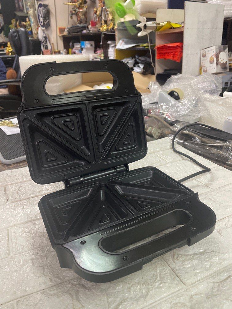 Anko Bread Toaster (Category: Breadmakers) located in Pasay City. Submitted by meostore (Listing ID 1236086830, Image 1). Description: 220v ready to use No issue at all No box Excellent condition.