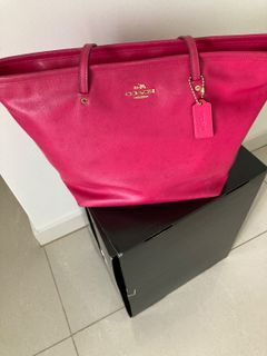 Coach Tote Pink 10/10, Luxury, Bags & Wallets on Carousell