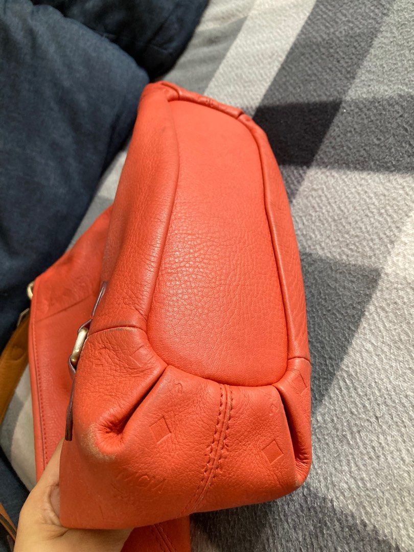 Authentic MCM hobo (Category: Luxury Bags & Wallets) located in Davao. Submitted by shopbymom (Listing ID 1236066885, Image 3). Description: In very good condition Medium size Authentic .