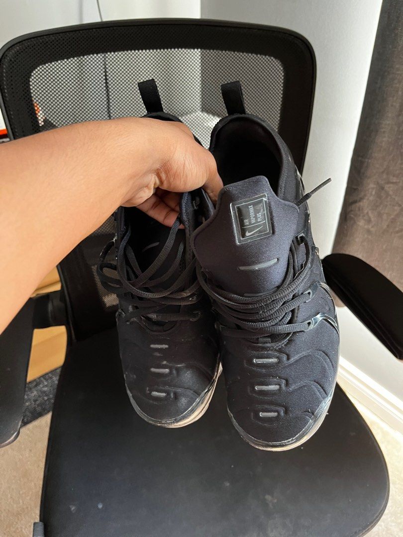 Black Nike vapormaxes (Category: Footwear) located in Toronto. Submitted by benresells (Listing ID 1236081163, Image 2). Description: Gently used Good condition Size 10 men’s Comes with box .