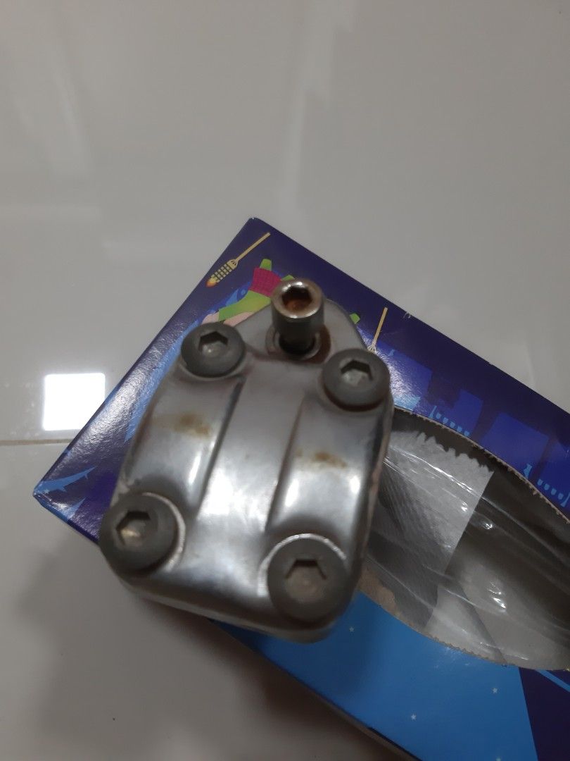 bmx stem (Category: Parts & Accessories) located in Singapore. Submitted by s2167700 (Listing ID 1236174521, Image 4). Description: bmx Metal Chrome.
