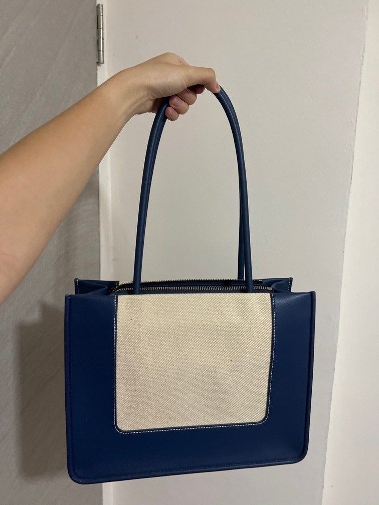 Navy Clover Trapeze Tote Bag | CHARLES & KEITH