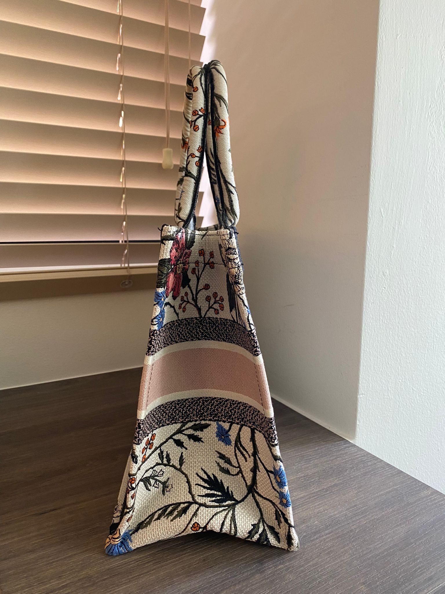 Dior book sales tote rosa mutabilis