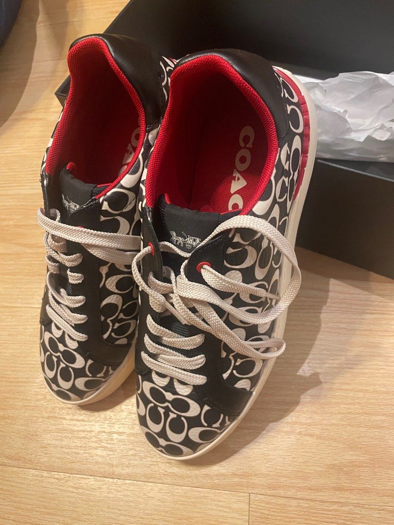 Clip Low Top Sneaker