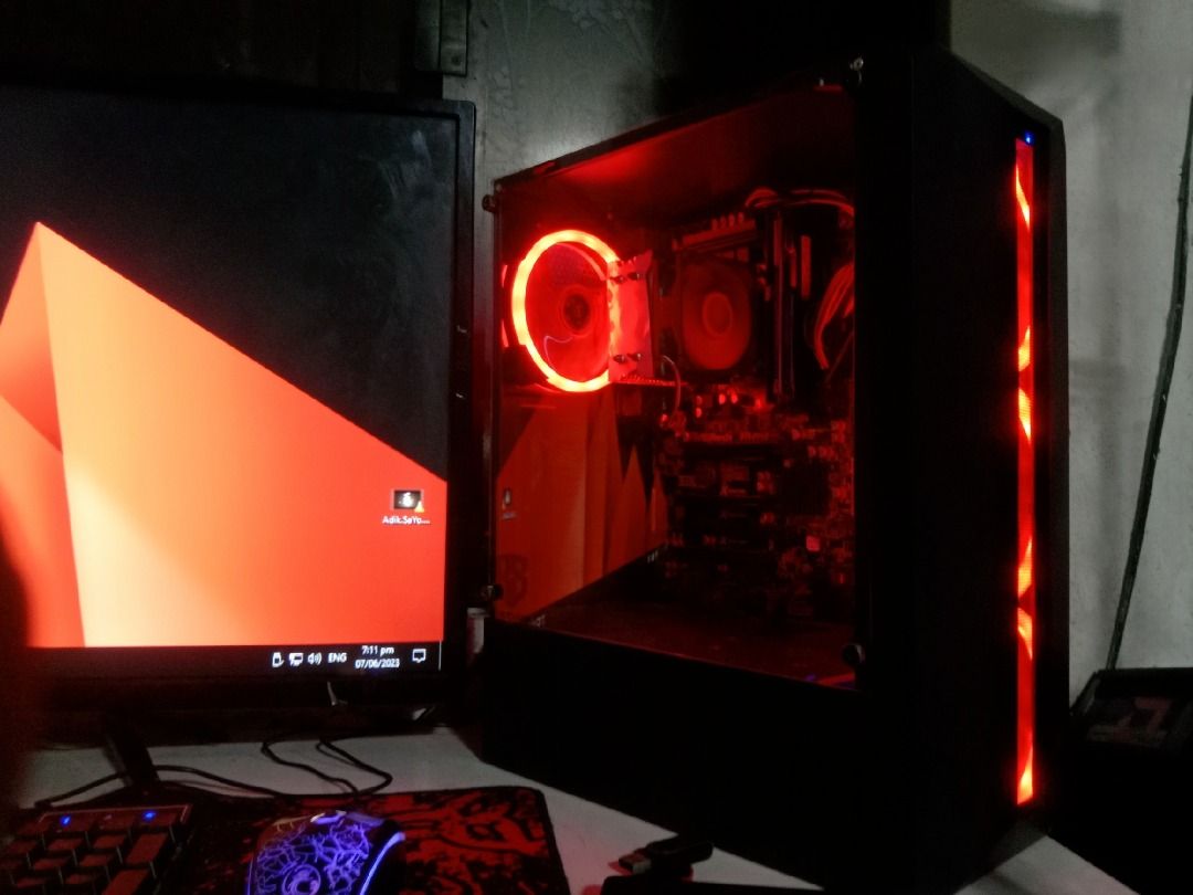 Core i7 gaming cpu (Category: Desktops) located in Las Pinas. Submitted by mikko.gomez (Listing ID 1236175442, Image 1). Description: For sale cpu only di kasama monitor Specs: Asrock B75 Pro3 Motherboard Core i7-2600k 3.4ghz (4 cores + 8 threads) 8GB RAM 500GB HDD Cooler Master HSF MMA Gaming Case with led fans 400W True rated psu NO ISSUES! Test to sawa 100% Excellent Condition PRICE INDICATED, AUTOPASS SA BURAOT! Loc: Las Piñas Area.