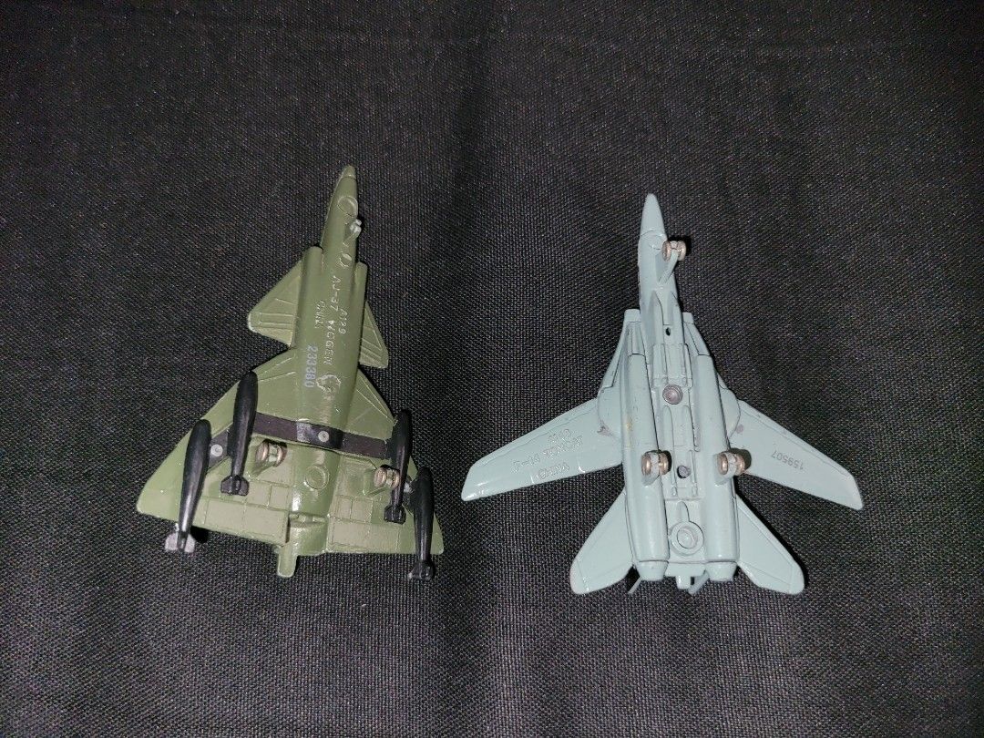 Diecast Jet Planes (Category: Vehicle & Diecast Models) located in Pasig City. Submitted by samnok_toys_ph (Listing ID 1236140914, Image 2). Description: 100 each diecast preloved with sign of use gcash lalamove flash grab loc santolan pasig city.
