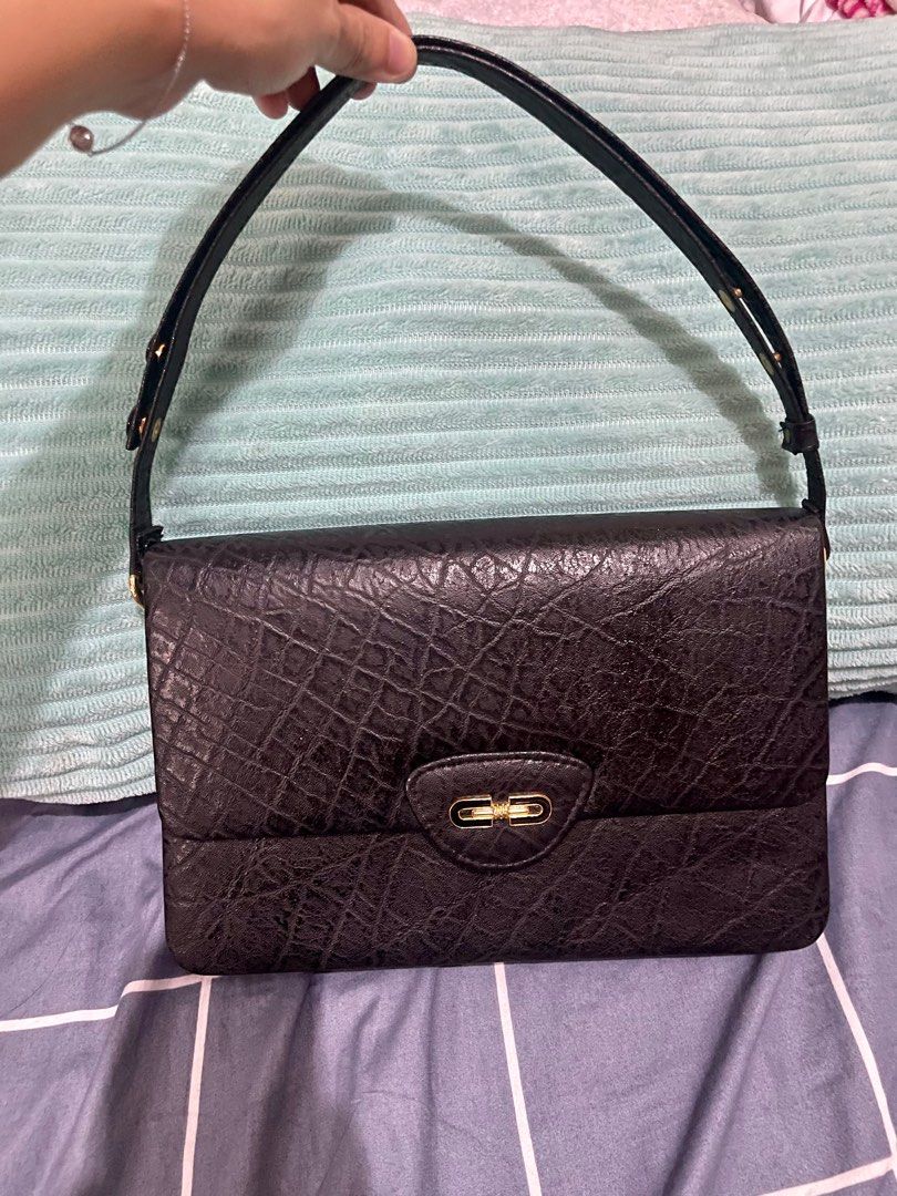 Elephant leather shoulder bag (Category: Luxury Bags & Wallets) located in San Pablo. Submitted by prelovedbymistyblue (Listing ID 1236148708, Image 1). Description: Super nice 2- way elephant leather bag. May be used as a baguette or can be adjusted as a shoulder bag. Had 2 compartments. Hardwares are still very good. The main flaw: signs of use on the leather inside the bag. Japan preloved. Selling low for 730. .