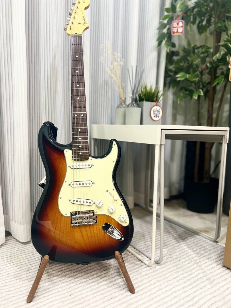 FENDER HYBRID II STRATOCASTER MIJ, Hobbies & Toys, Music & Media