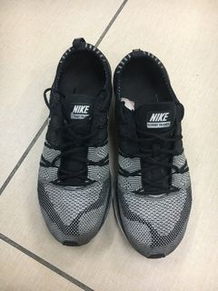 FLYKNIT TRAINER BLACK (KANYE WEST)