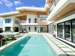 For Sale Tagaytay City Luxurious Resort-Type House