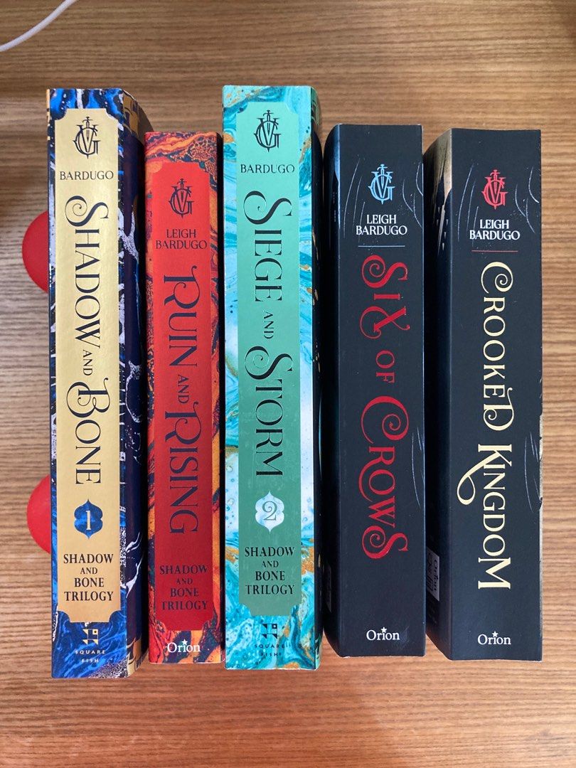 Grishaverse shadow and bones trilogy (crooked kingdom, six of crows ...