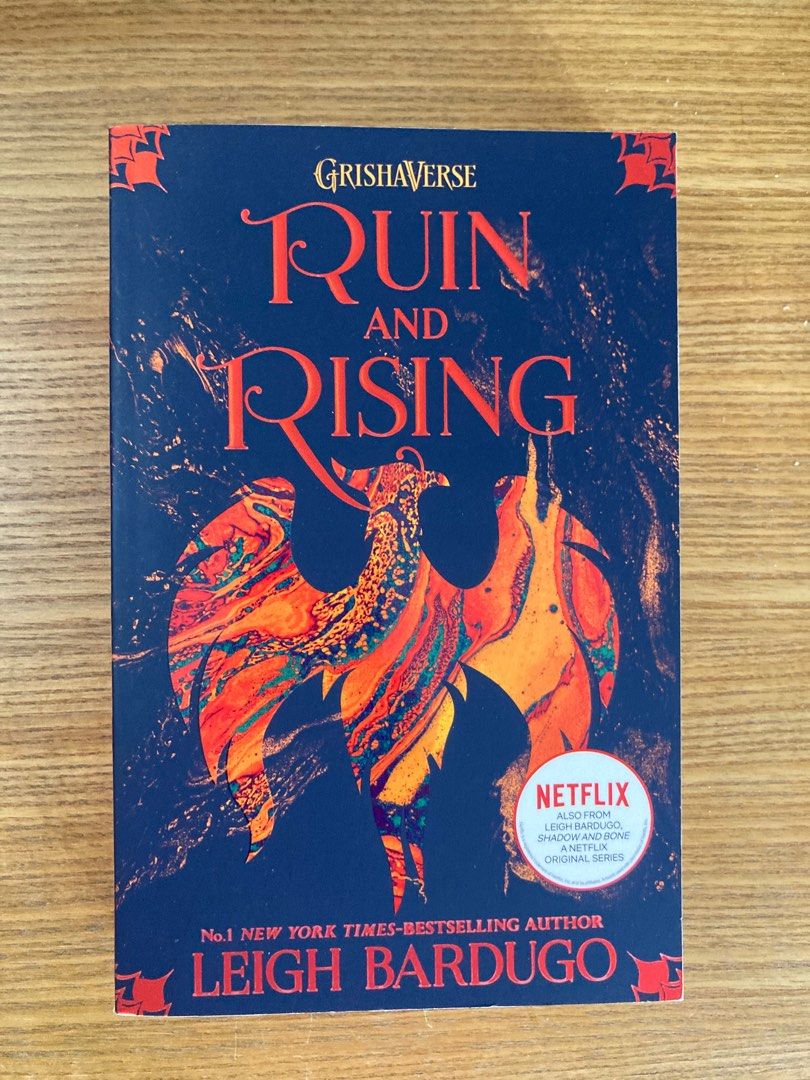 Grishaverse shadow and bones trilogy (crooked kingdom, six of crows ...