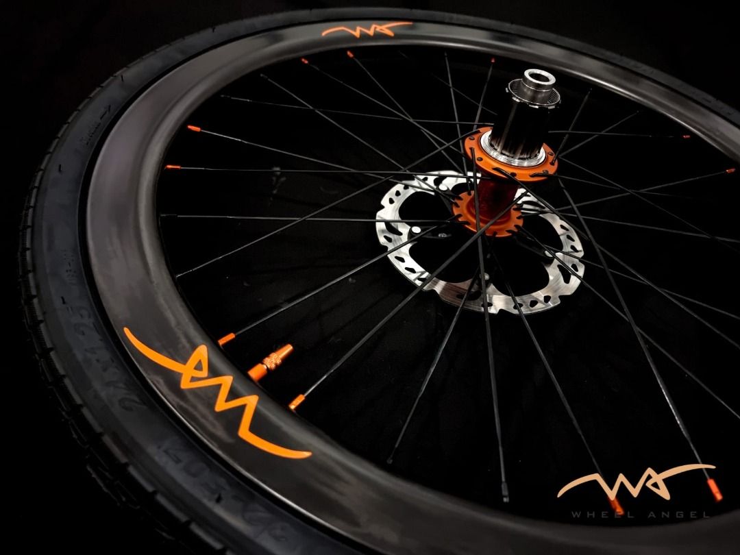 HELIX Wheels - Carbon Wheels with White Industries Hubs, Sports ...