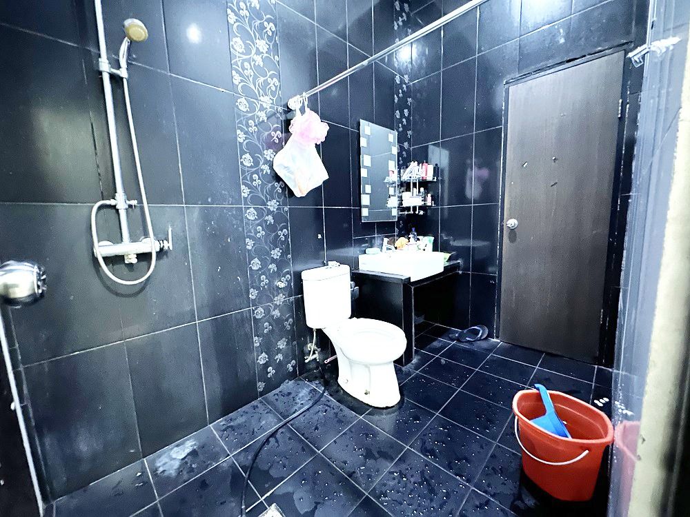 jual_rumah_2_lantai_di_pusat_k_1686110110_6701e9cd_progressive