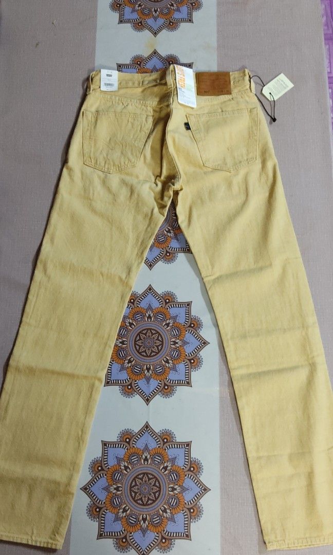 Yellow on sale levis 501