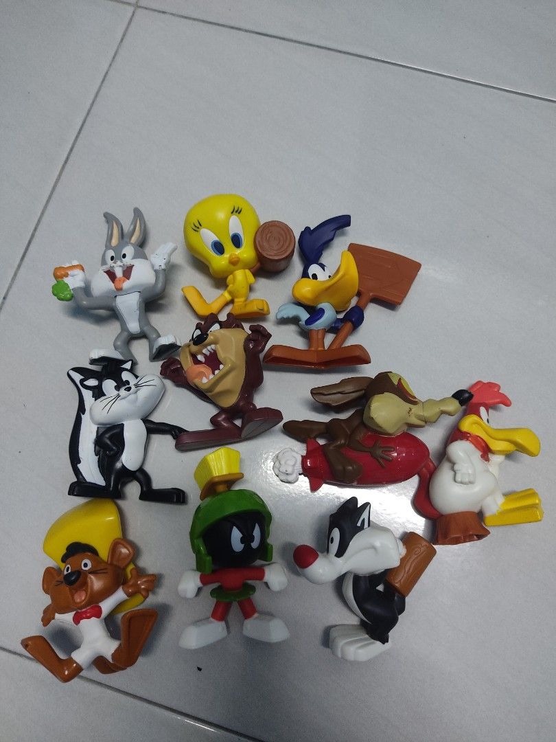 looney tunes set, Hobbies & Toys, Toys & Games on Carousell