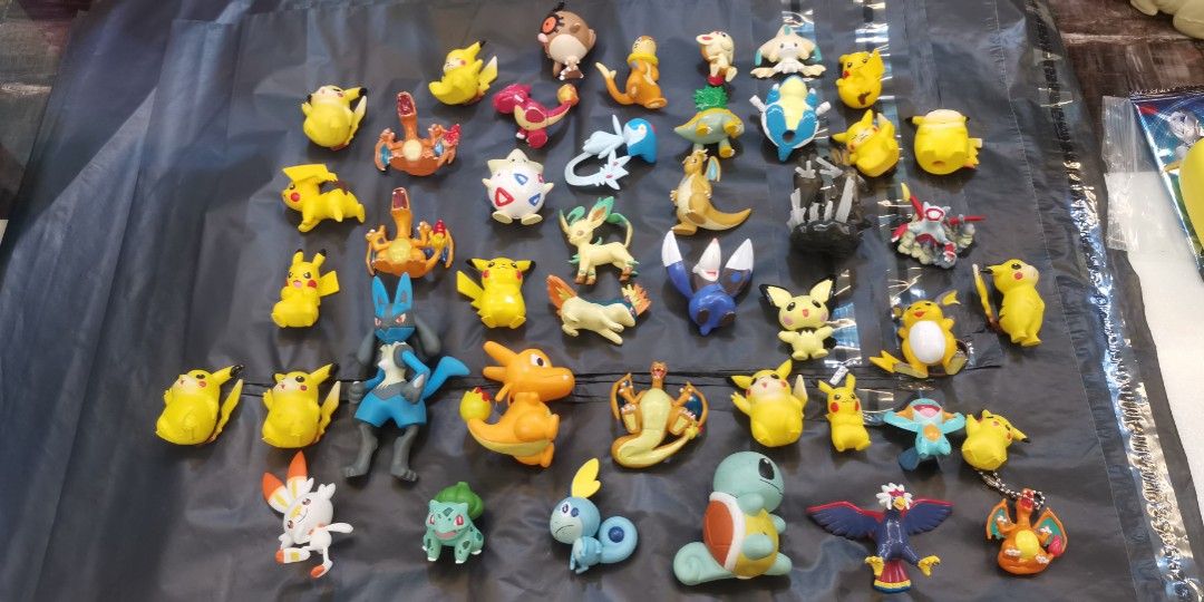 Pokemon figure shop lot