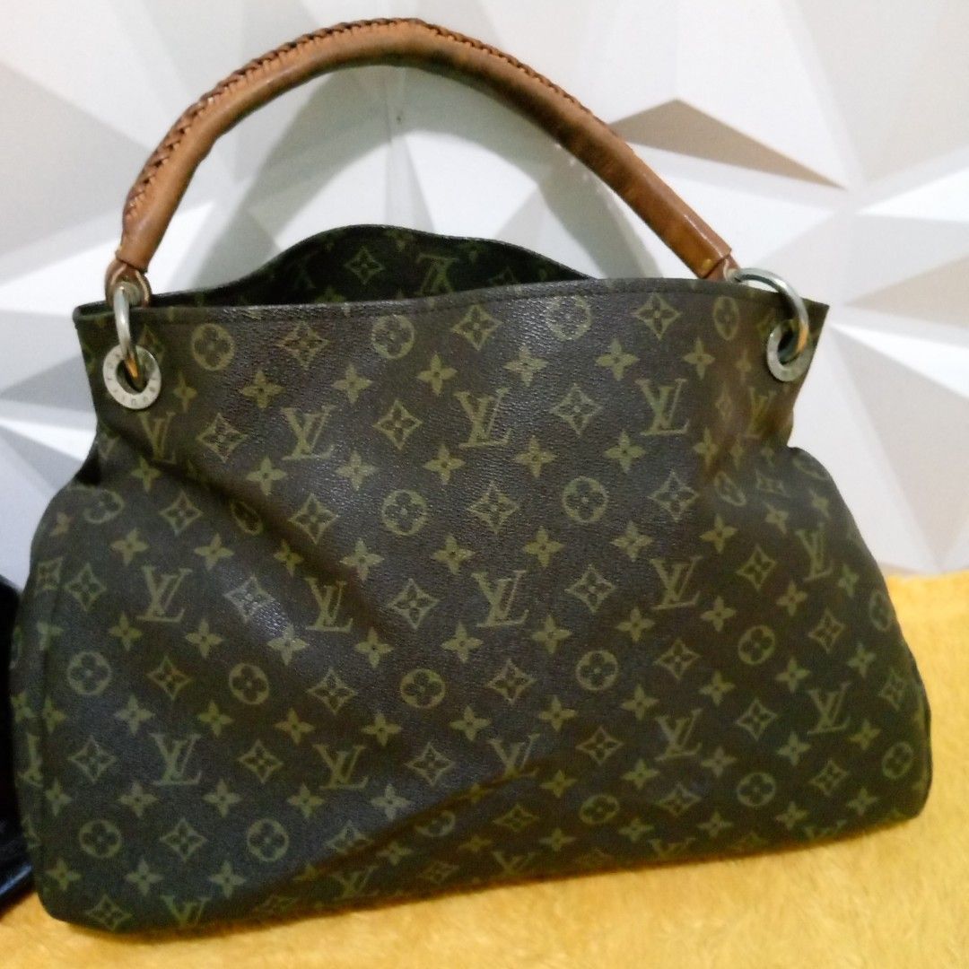 Louis Vuitton Full Black, Fesyen Wanita, Tas & Dompet di Carousell