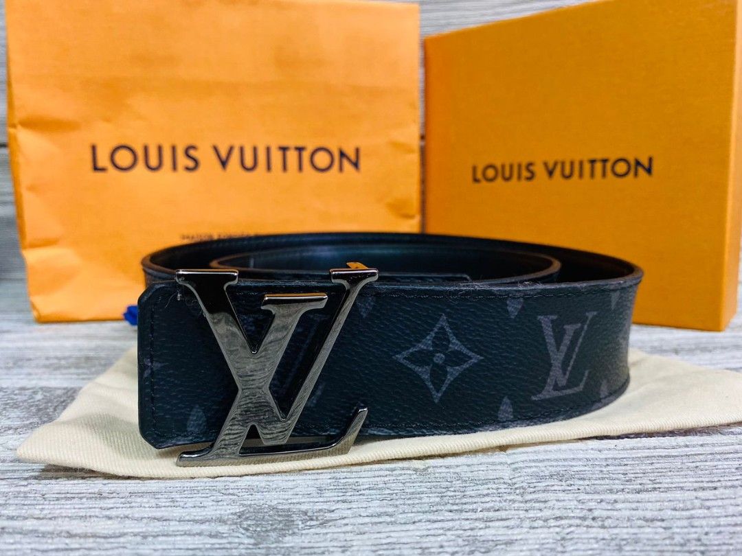 Louis Vuitton LV Initiales 40mm Black Leather. Size 90 cm