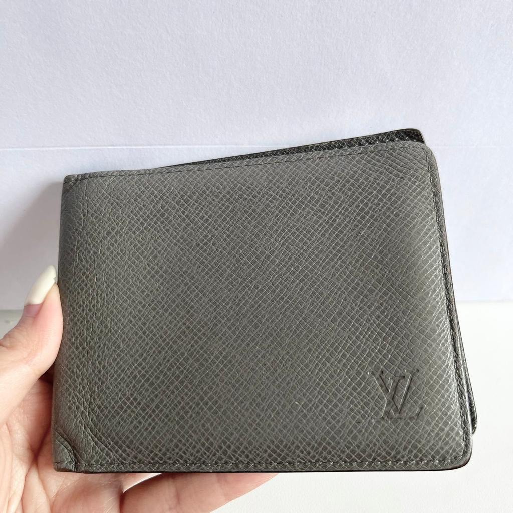 Jual Authentic Louis Vuitton Long Wallet in Black Taiga Leather - Jakarta  Barat - Celio Closet