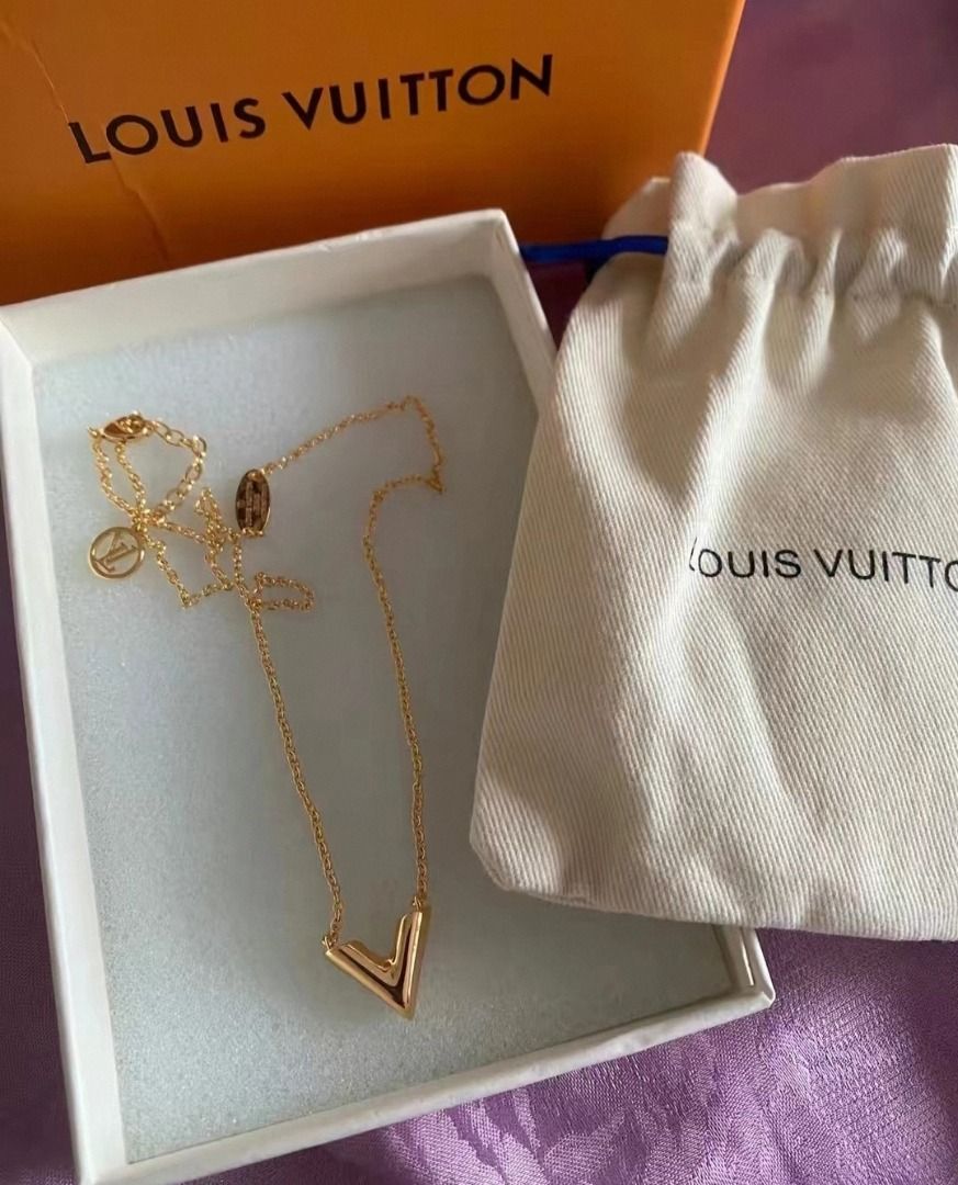Luxury LV pre loved necklace, Women's Fashion, Jewelry & Organisers,  Necklaces on Carousell