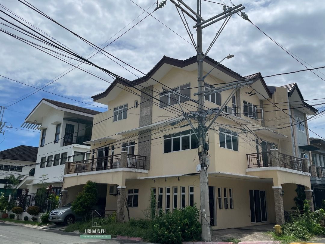 Mahogany Place 1 Acacia Estate 6 Rooms House For Sale, Taguig City