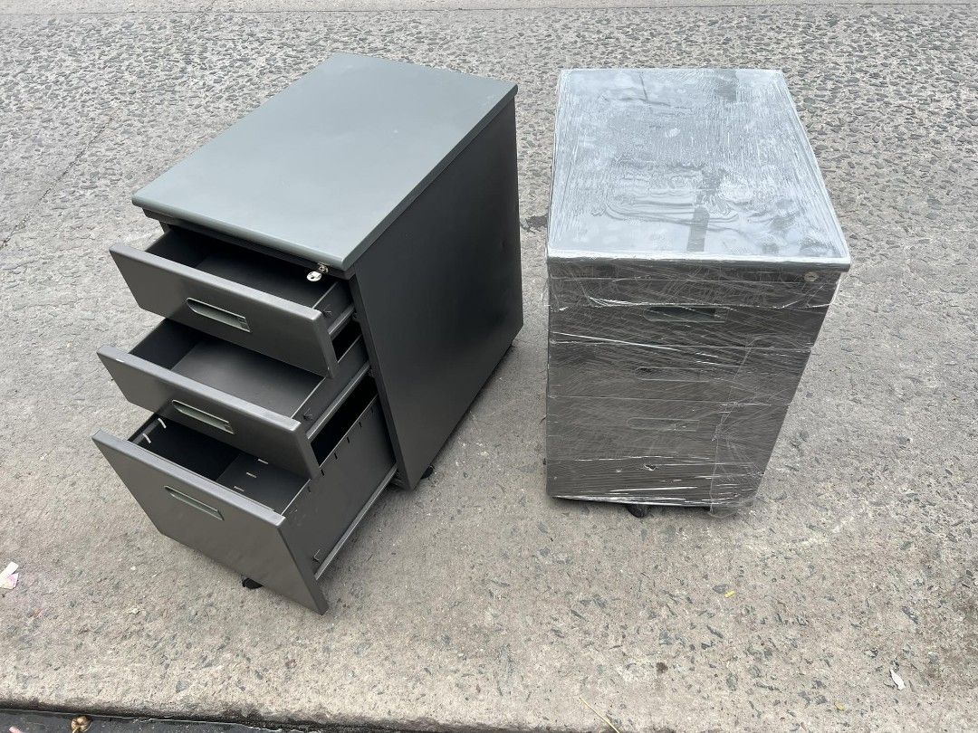 Metal Pedestal on Carousell