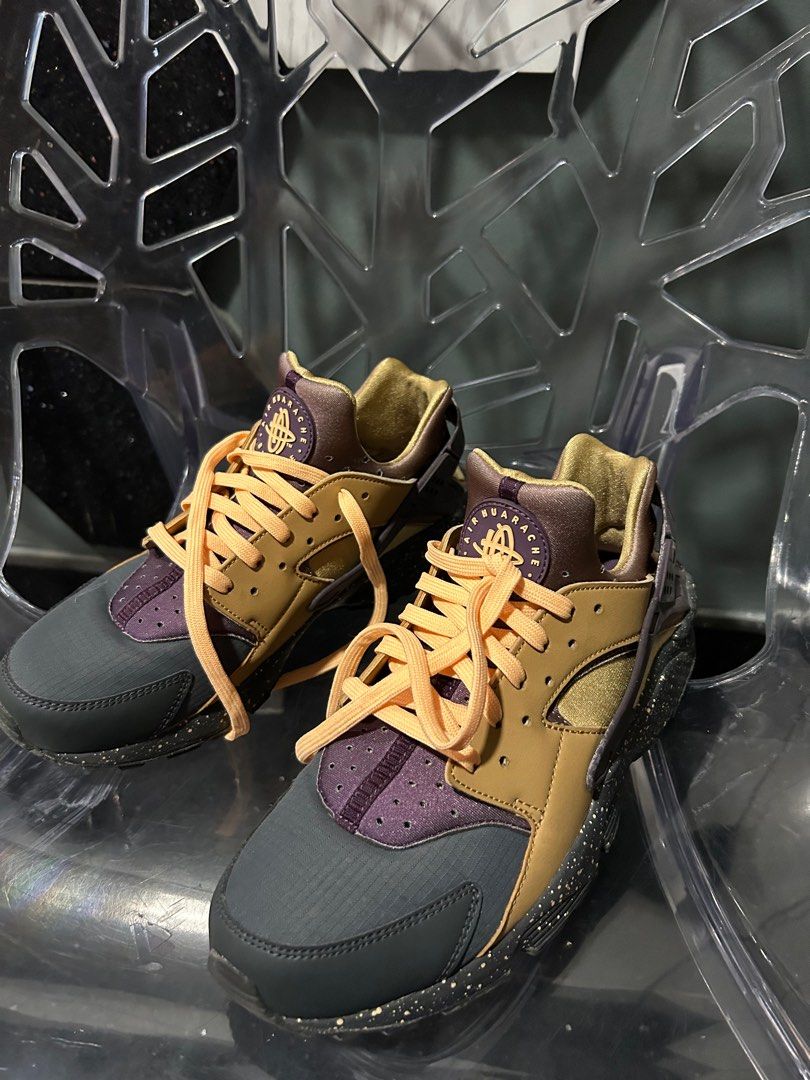 Gold nike hotsell air huarache