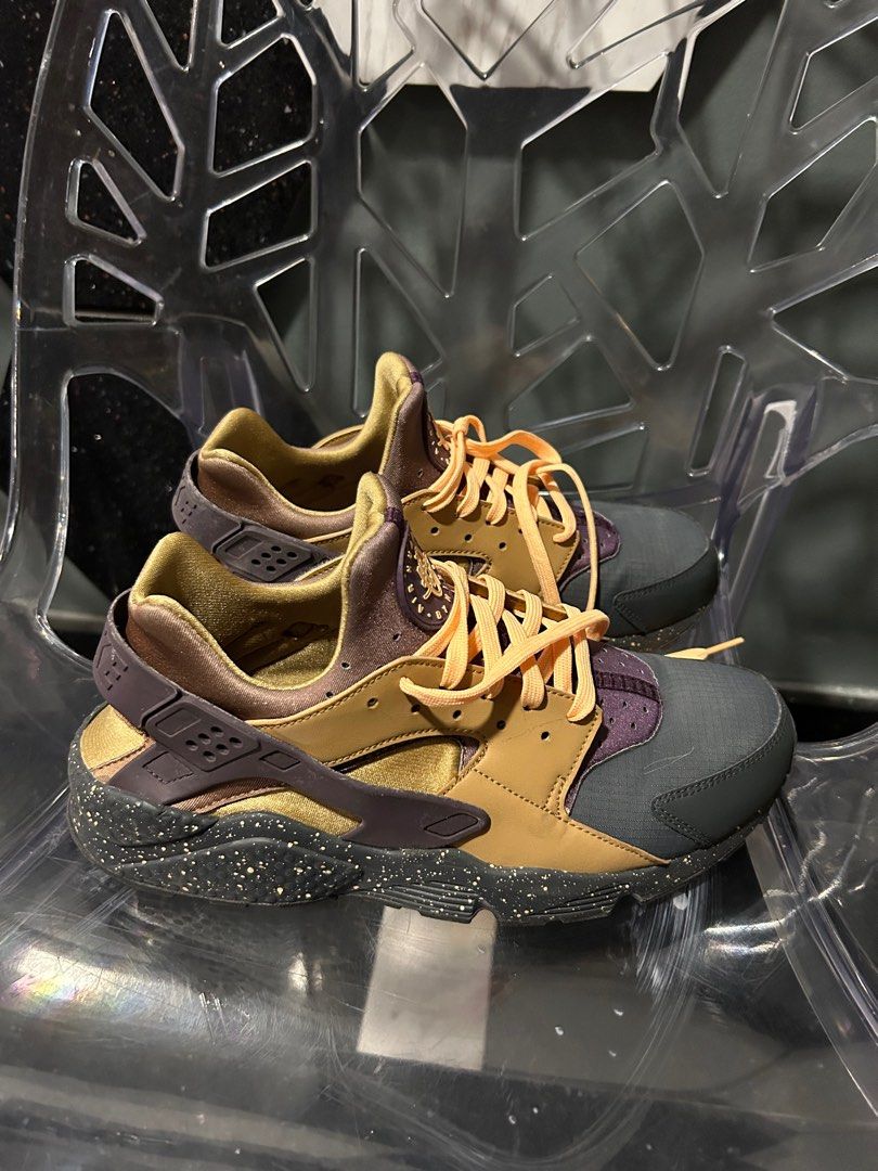 Nike air huarache black sales elemental gold