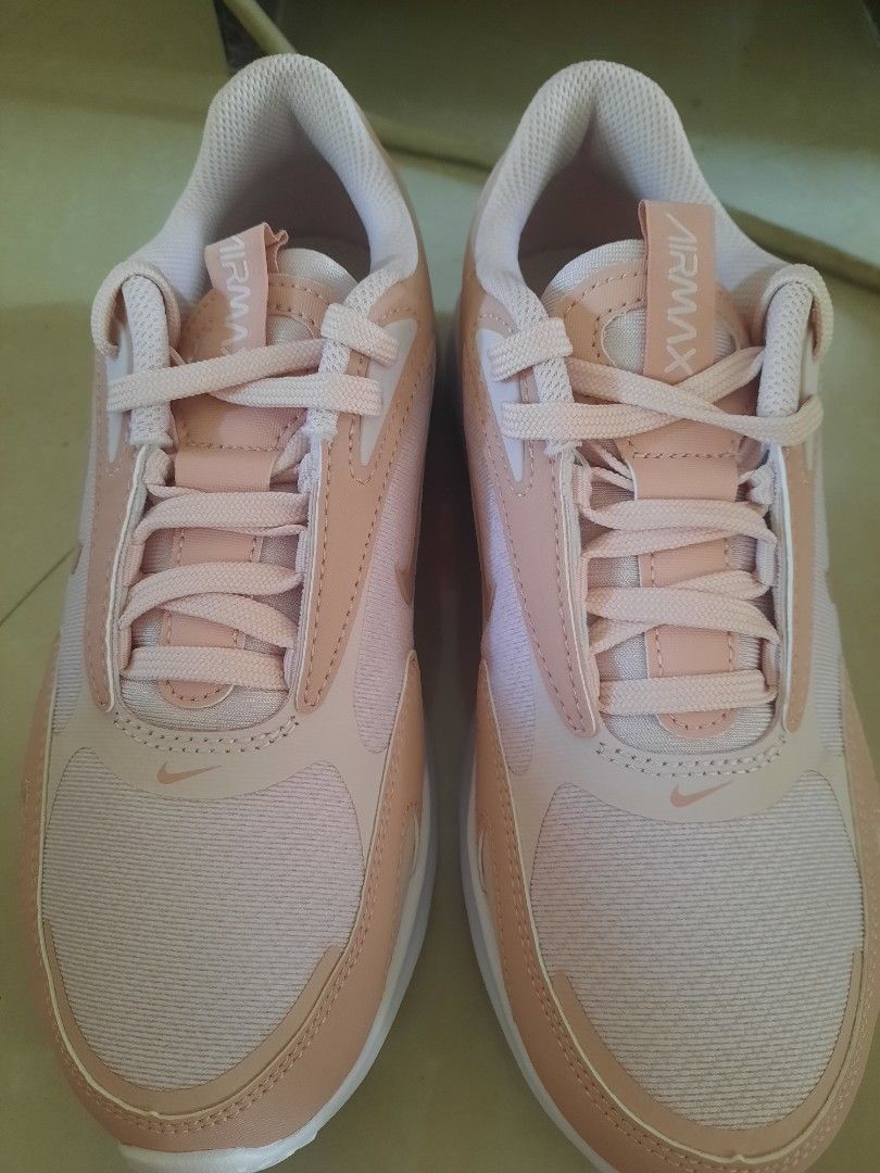 womens nike airmax bolt