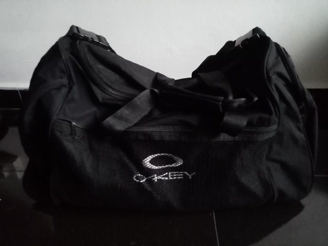 Oakley gym bag hot sale