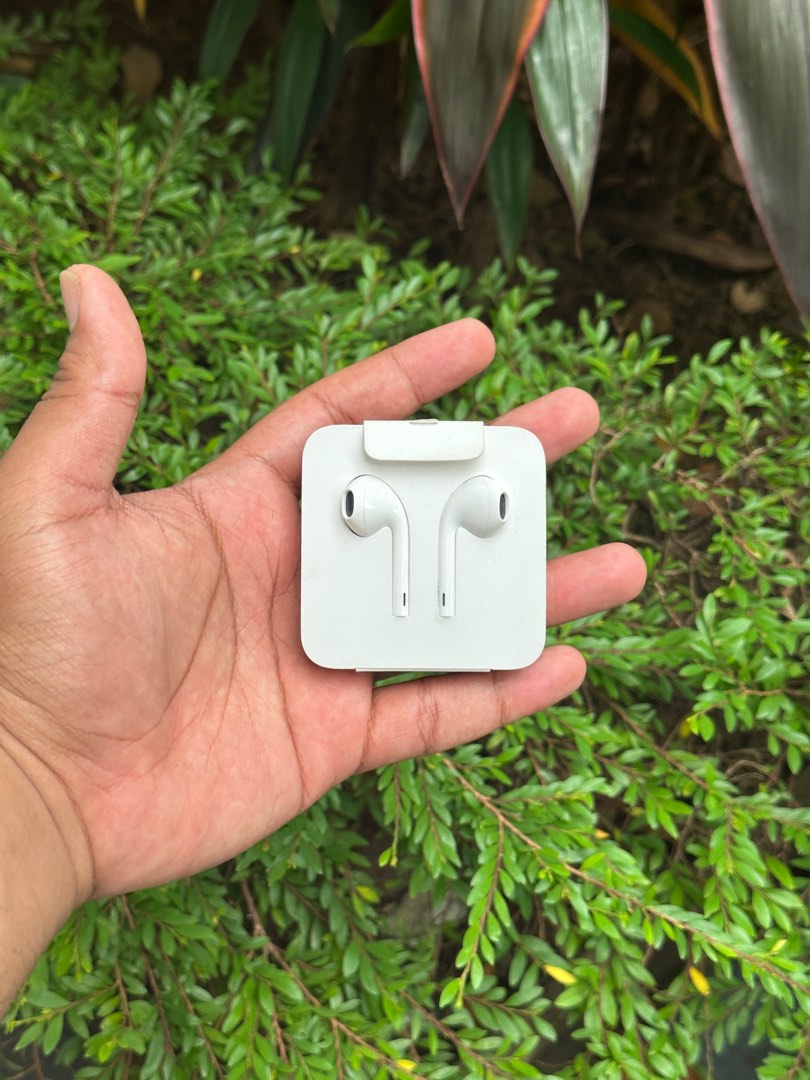Original Apple EarPods with Lightning Connector for iPhone, Audio