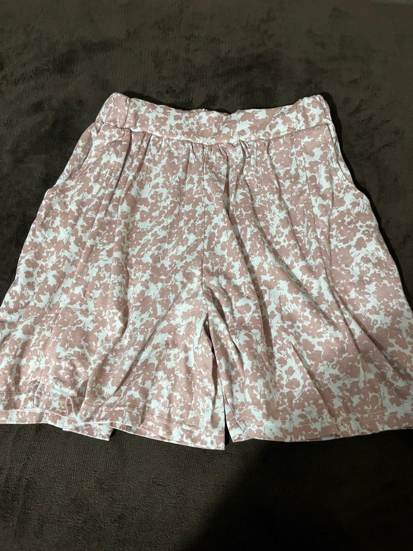Palda shorts from Japan (Category: Skirts) located in Manila. Submitted by hellothere2012 (Listing ID 1236236150, Image 2). Description: Cute in person Best fit large-xl.